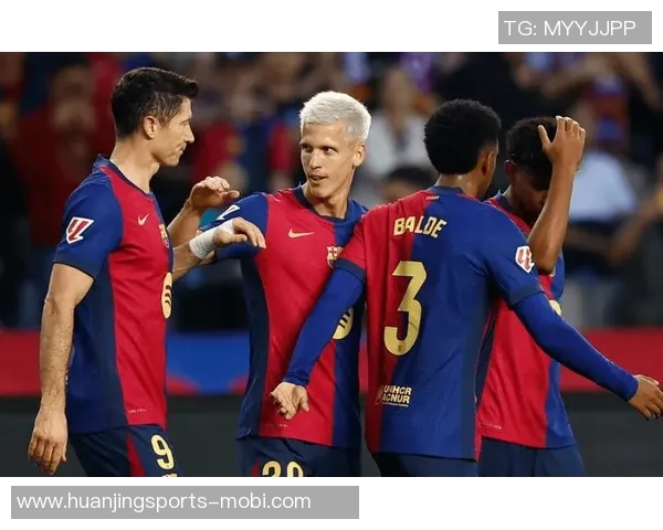 拉菲尼亚赛后感动跪地与弗里克深情相拥庆祝夺冠荣耀